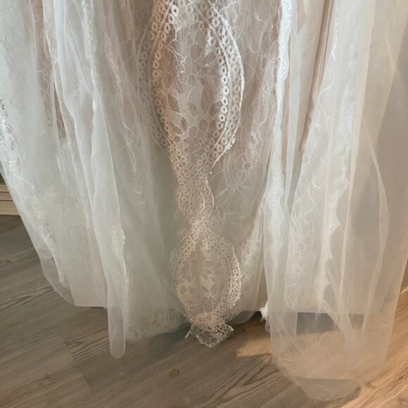 Beautiful New with tags Boho Wedding Dress - Picture 6 of 6